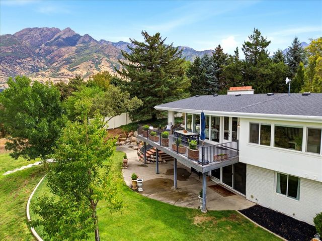 2424 E OAKCREST LN, Holladay, UT 84121