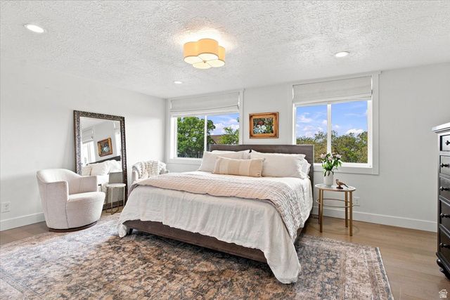 2424 E OAKCREST LN, Holladay, UT 84121
