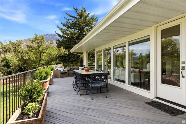 2424 E OAKCREST LN, Holladay, UT 84121