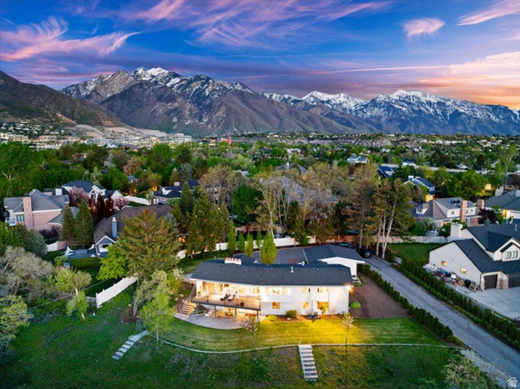 2424 E OAKCREST LN, Holladay, UT 84121 — exterior