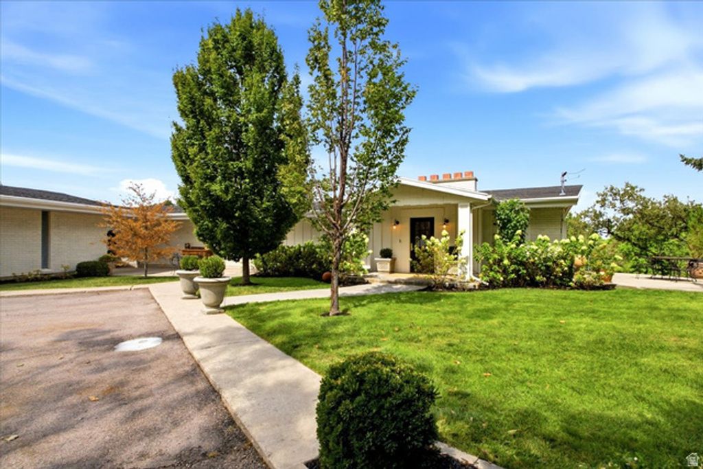 2424 E OAKCREST LN, Holladay, UT 84121 — photo 3
