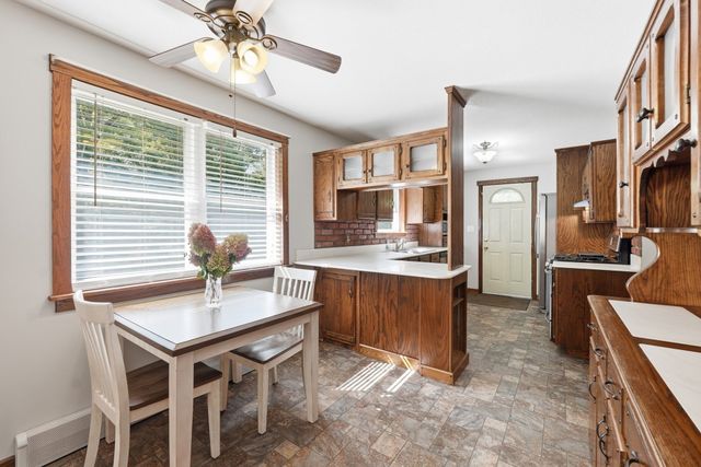 42 Lakeview Dr, West Brookfield, MA 01585