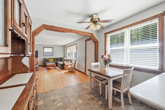 42 Lakeview Dr, West Brookfield, MA 01585
