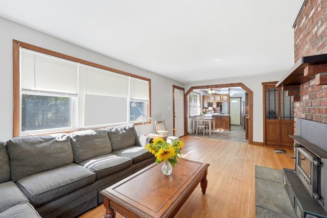 42 Lakeview Dr, West Brookfield, MA 01585