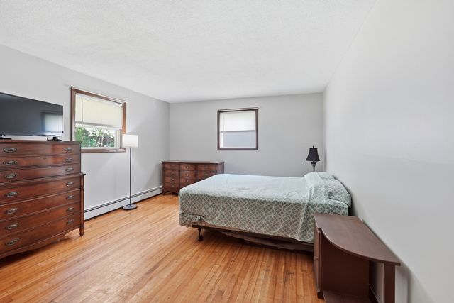 42 Lakeview Dr, West Brookfield, MA 01585
