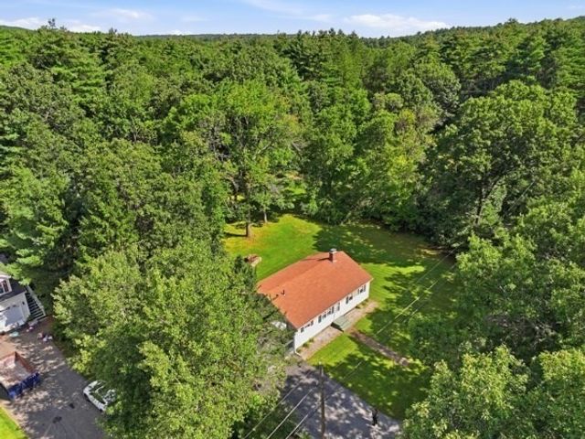 42 Lakeview Dr, West Brookfield, MA 01585