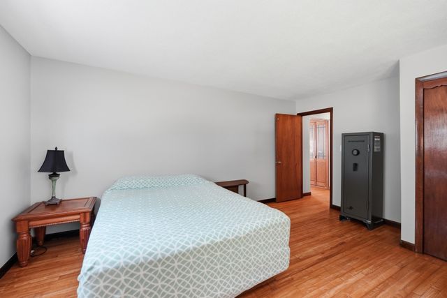 42 Lakeview Dr, West Brookfield, MA 01585