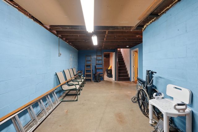 42 Lakeview Dr, West Brookfield, MA 01585