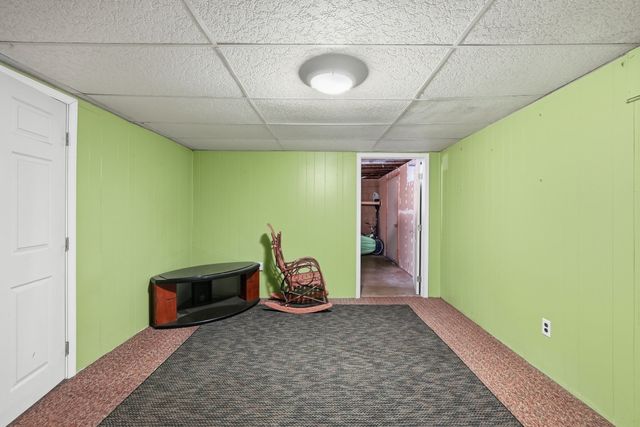 42 Lakeview Dr, West Brookfield, MA 01585