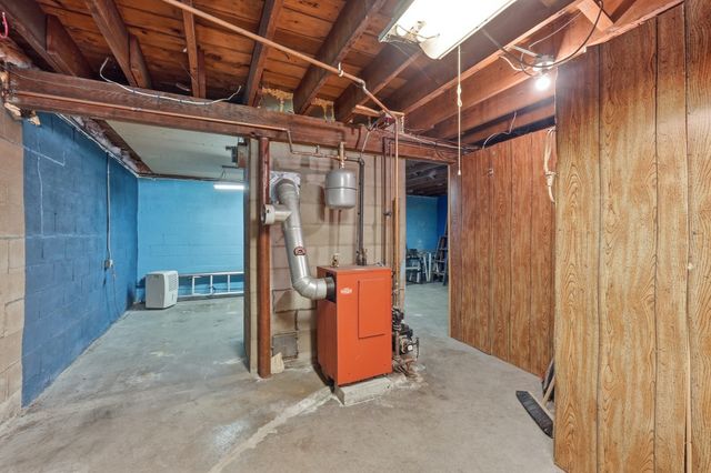 42 Lakeview Dr, West Brookfield, MA 01585