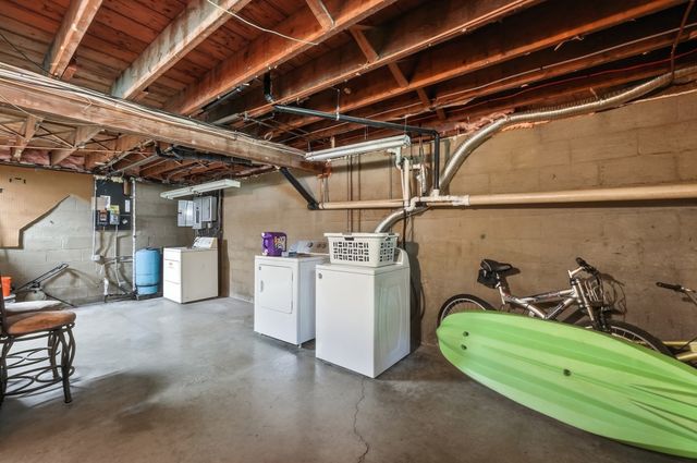 42 Lakeview Dr, West Brookfield, MA 01585