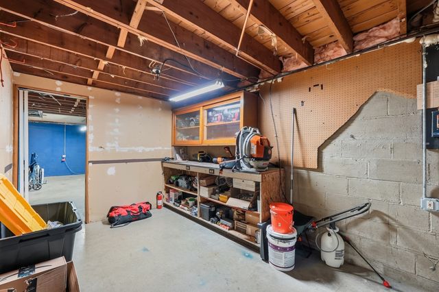 42 Lakeview Dr, West Brookfield, MA 01585