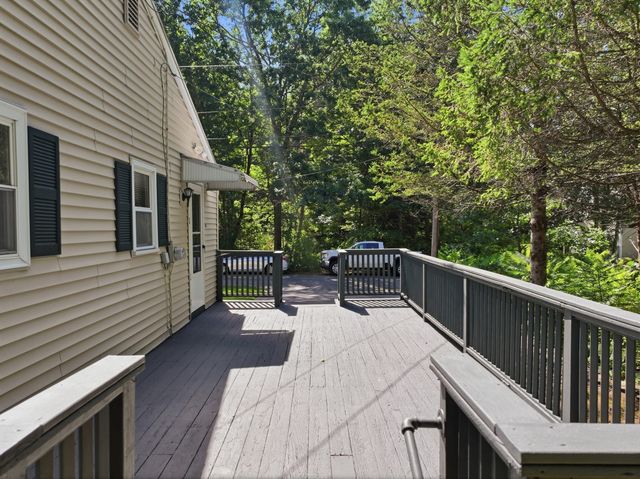 42 Lakeview Dr, West Brookfield, MA 01585