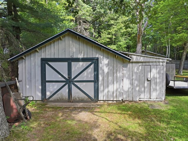 42 Lakeview Dr, West Brookfield, MA 01585