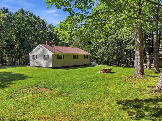 42 Lakeview Dr, West Brookfield, MA 01585
