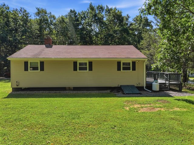 42 Lakeview Dr, West Brookfield, MA 01585