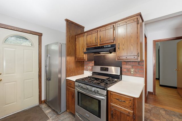 42 Lakeview Dr, West Brookfield, MA 01585