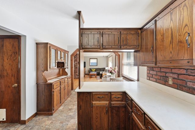 42 Lakeview Dr, West Brookfield, MA 01585