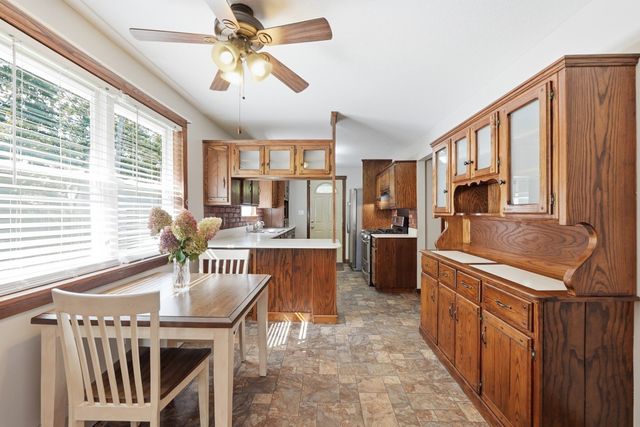 42 Lakeview Dr, West Brookfield, MA 01585