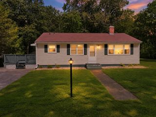 42 Lakeview Dr, West Brookfield, MA 01585