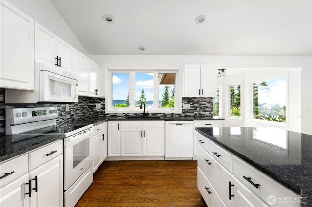 366 Samanthia Lane, Camano Island, WA 98282