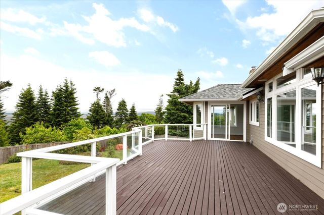 366 Samanthia Lane, Camano Island, WA 98282