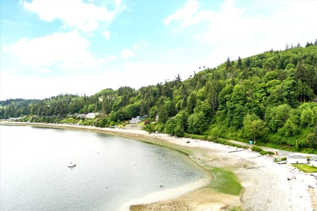 366 Samanthia Lane, Camano Island, WA 98282