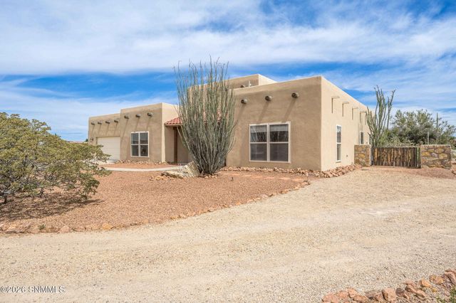 8801 Silk Oak Court, Las Cruces, NM 88011