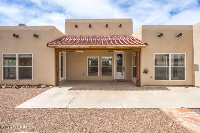 8801 Silk Oak Court, Las Cruces, NM 88011