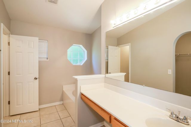 9135 SHINDLER CROSSING Drive, Jacksonville, FL 32222