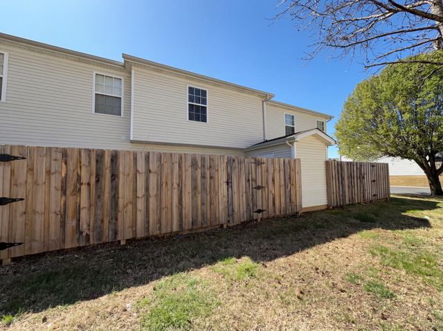 260 Arapaho Dr, Murfreesboro, TN 37128