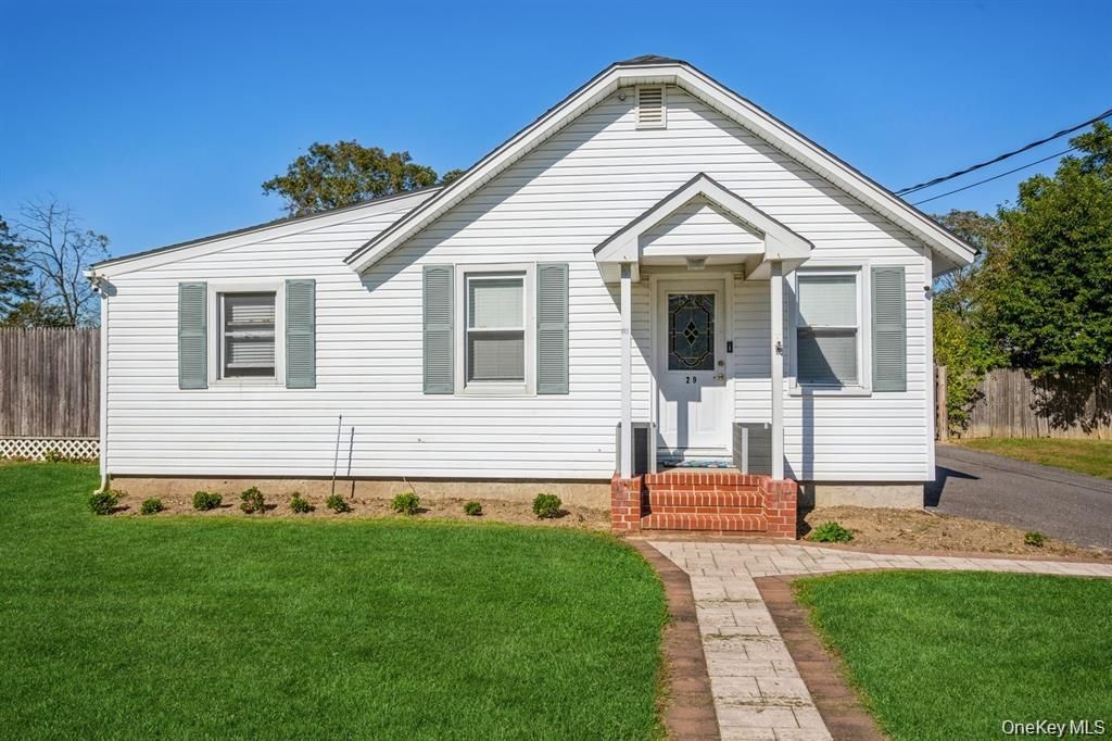 29 Robert Street, Patchogue, NY 11772