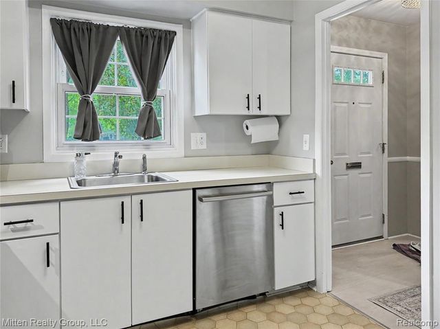 1699 Brentwood Drive, Troy, MI 48098