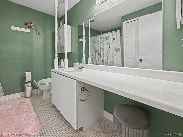 1699 Brentwood Drive, Troy, MI 48098
