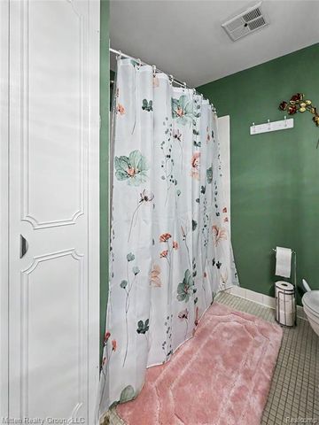 1699 Brentwood Drive, Troy, MI 48098