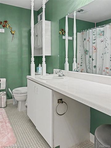 1699 Brentwood Drive, Troy, MI 48098