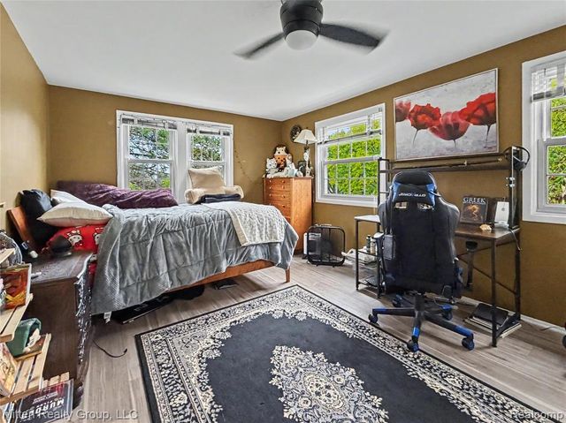 1699 Brentwood Drive, Troy, MI 48098