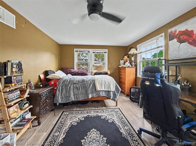 1699 Brentwood Drive, Troy, MI 48098