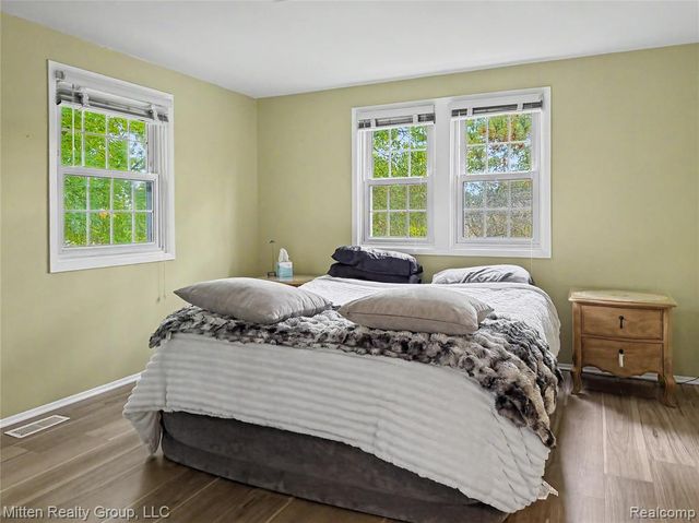 1699 Brentwood Drive, Troy, MI 48098