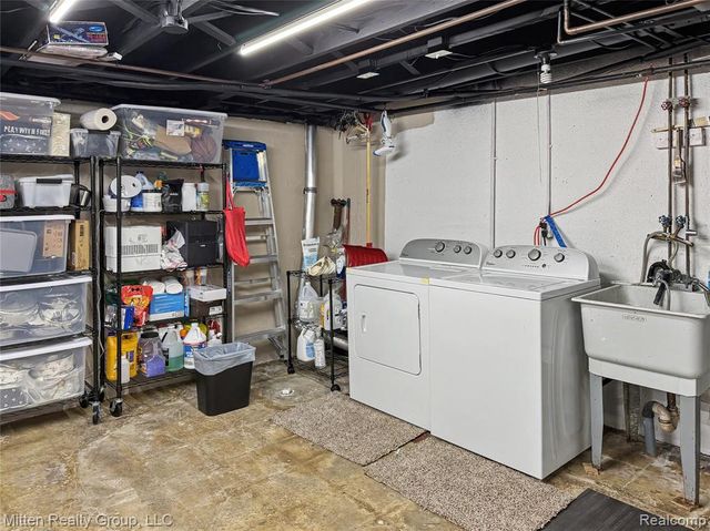 1699 Brentwood Drive, Troy, MI 48098