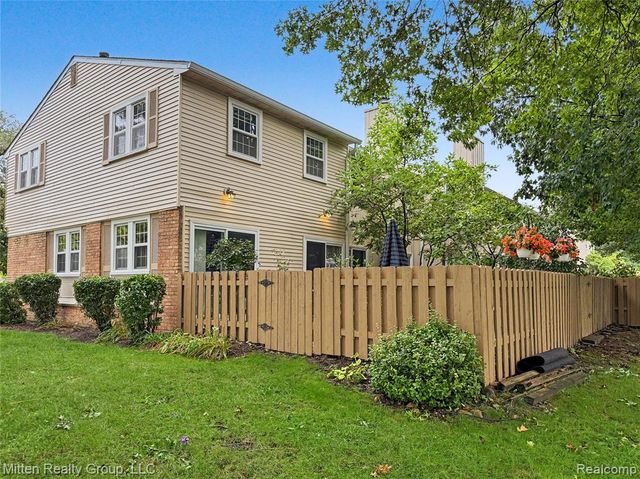 1699 Brentwood Drive, Troy, MI 48098