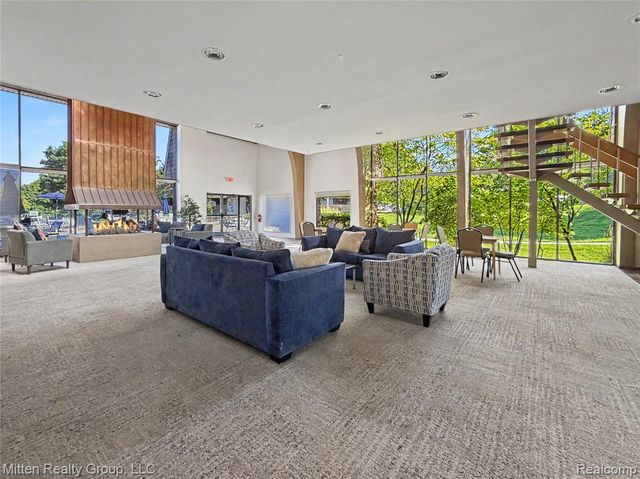 1699 Brentwood Drive, Troy, MI 48098