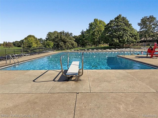 1699 Brentwood Drive, Troy, MI 48098