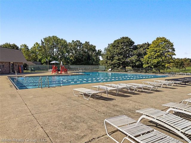 1699 Brentwood Drive, Troy, MI 48098