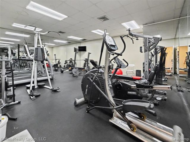 1699 Brentwood Drive, Troy, MI 48098