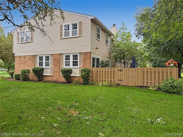 1699 Brentwood Drive, Troy, MI 48098