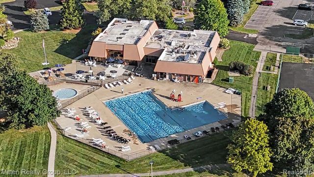 1699 Brentwood Drive, Troy, MI 48098