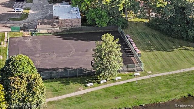 1699 Brentwood Drive, Troy, MI 48098