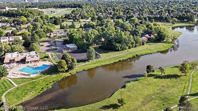 1699 Brentwood Drive, Troy, MI 48098