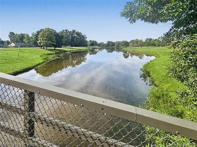 1699 Brentwood Drive, Troy, MI 48098